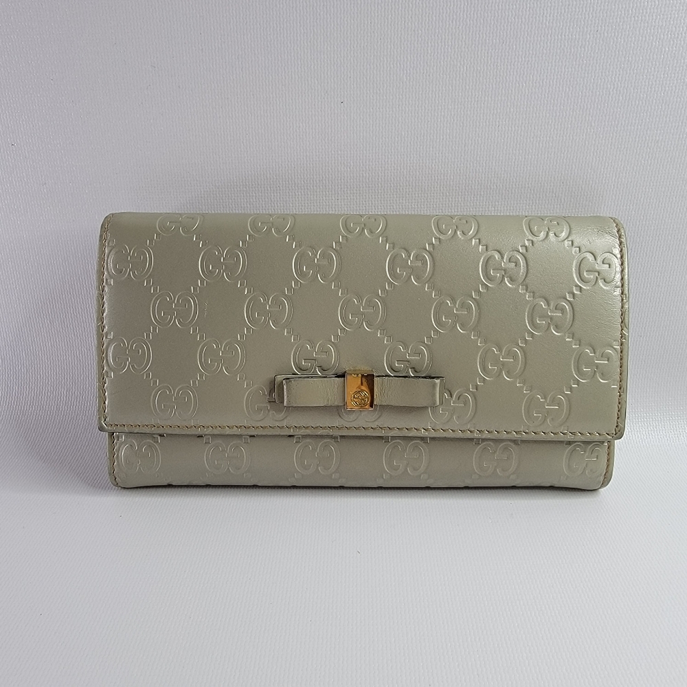 GUCCI Ssima GG Logo Ribbon Leather Long Wallet.   EUC